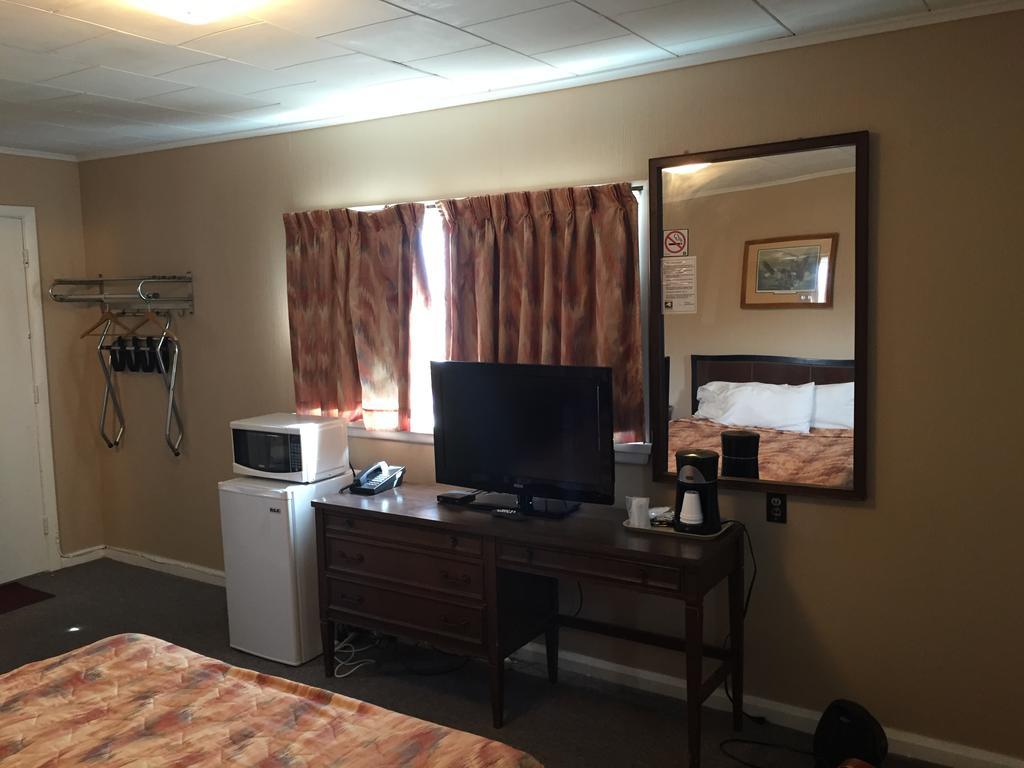Shamrock Motel Мидленд Экстерьер фото